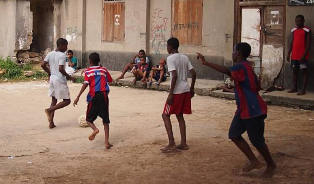 タンザニアの子供達の写真