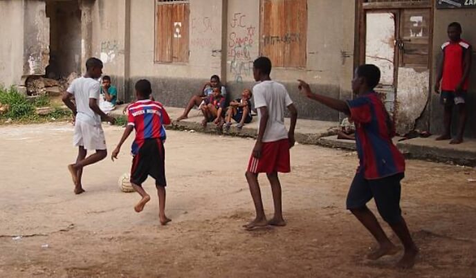 タンザニアの子供達の写真