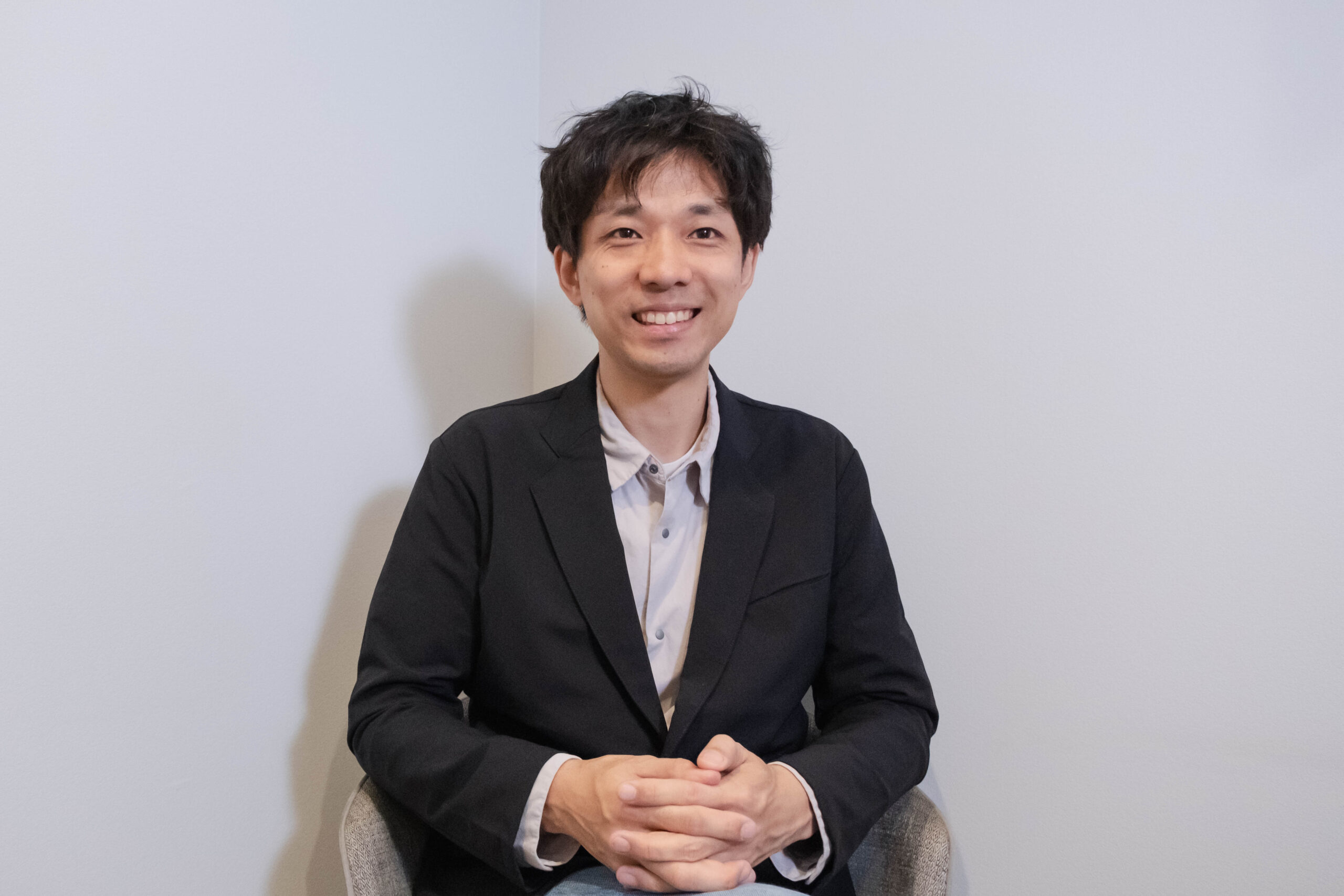 点のアイデアが線の思考へ。　　　　　　法人化の壁を越え　　　　　　確かな成長の手応えを　　　　　　　感じています。